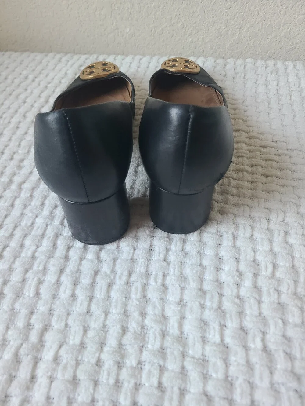 Tory Burch Black Leather Block Heel Pumps with Gold Logo Medallion Size 9.5